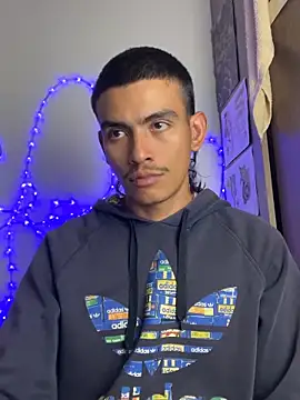 Snapshot of sorry-mom69 chatting on 12/22/25, 12:07 sorry-mom69 online show from 12/22/25, 12:07