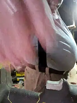 Snapshot of mrwizard4570 chatting on 11/27/25, 06:10 mrwizard4570 online show from 11/27/25, 06:10