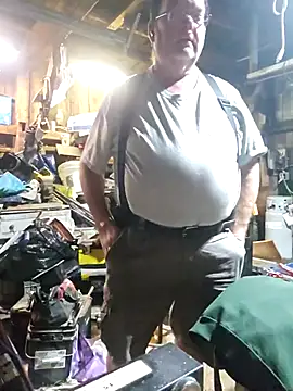 Snapshot of mrwizard4570 chatting on 12/18/25, 11:00 mrwizard4570 online show from 12/18/25, 11:00