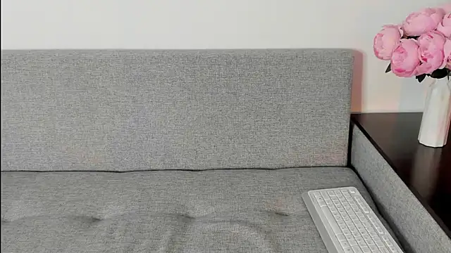 Snapshot of miss_emily_ chatting on 10/18/25, 11:05 miss emily online show from 10/18/25, 11:05