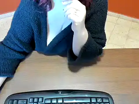 Snapshot of NikkiHolland chatting on 02/07/25, 09:05 NikkiHolland online show from 02/07/25, 09:05