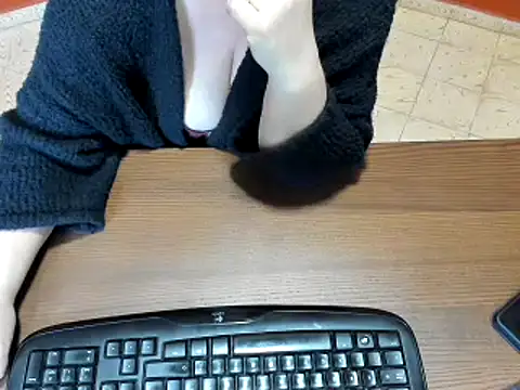 Snapshot of NikkiHolland chatting on 02/28/25, 08:09 NikkiHolland online show from 02/28/25, 08:09