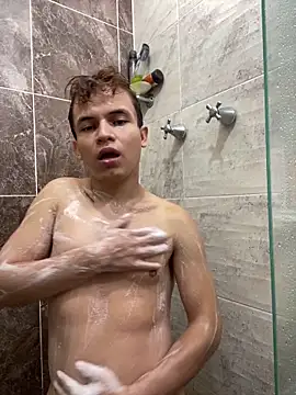 Leon Wild online show from 04/07/26, 02:17