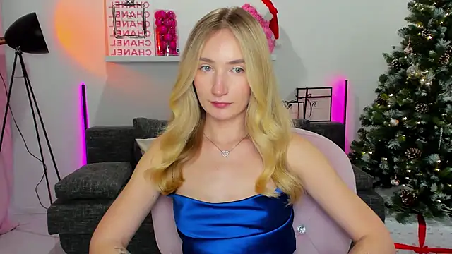 Snapshot of bella__rose chatting on 12/23/24, 07:30 bella rose online show from 12/23/24, 07:30