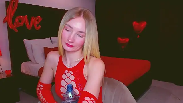 Snapshot of bella__rose chatting on 02/17/25, 09:24 bella rose online show from 02/17/25, 09:24