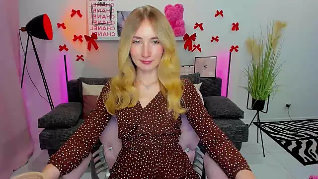 Snapshot of bella__rose chatting on 02/18/25, 07:19 bella rose online show from 02/18/25, 07:19