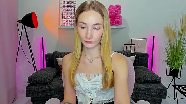 Snapshot of bella__rose chatting on 02/26/25, 01:08 bella rose online show from 02/26/25, 01:08