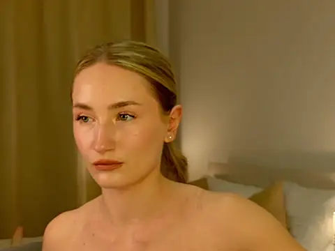 Snapshot of bella__rose chatting on 02/04/26, 05:30 bella rose online show from 02/04/26, 05:30