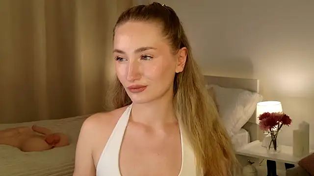 Snapshot of bella__rose chatting on 02/06/26, 01:36 bella rose online show from 02/06/26, 01:36