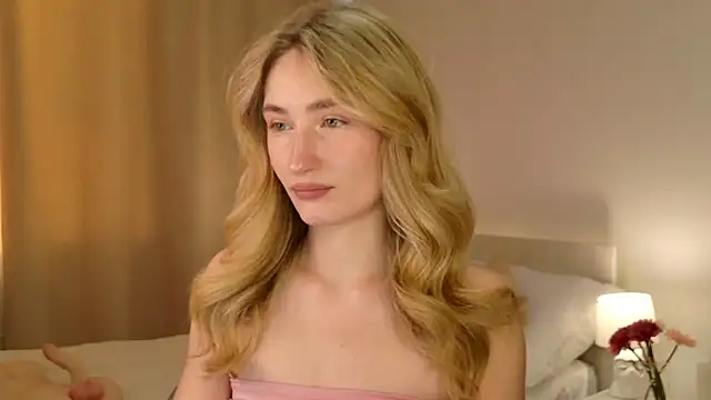 Snapshot of bella__rose chatting on 02/15/26, 01:41 bella rose online show from 02/15/26, 01:41