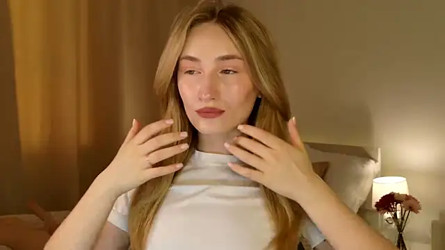 Snapshot of bella__rose chatting on 02/27/26, 01:33 bella rose online show from 02/27/26, 01:33