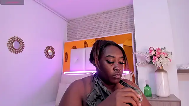 ShaniaBrownn online show from 03/20/25, 08:08