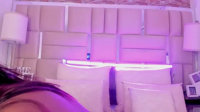 ShaniaBrownn online show from 09/12/25, 07:36