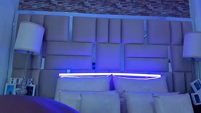 ShaniaBrownn online show from 10/17/25, 07:49