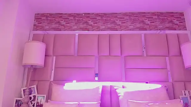 ShaniaBrownn online show from 04/14/26, 07:53