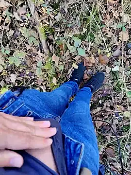 Snapshot of Boring_one chatting on 11/10/25, 01:43 Boring one online show from 11/10/25, 01:43