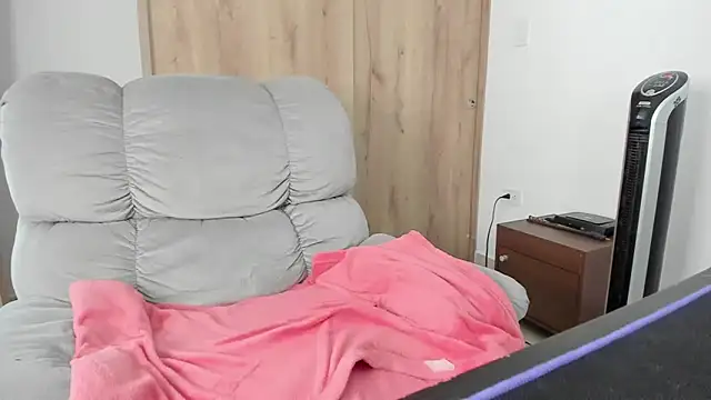 xspecialoomx online show from 04/18/26, 08:09