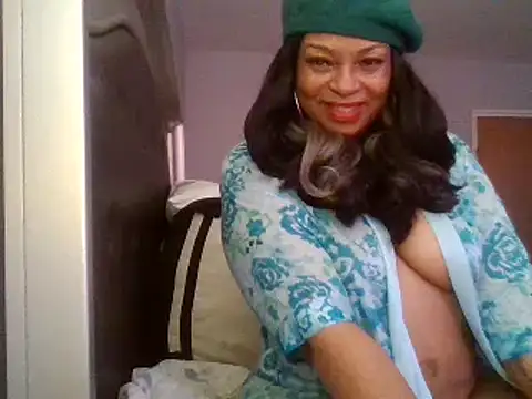 Snapshot of MSweetLindaParks chatting on 01/25/25, 03:52 MSweetLindaParks online show from 01/25/25, 03:52