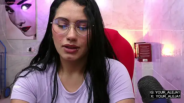 LauraRuiz1 online show from 05/15/26, 11:23