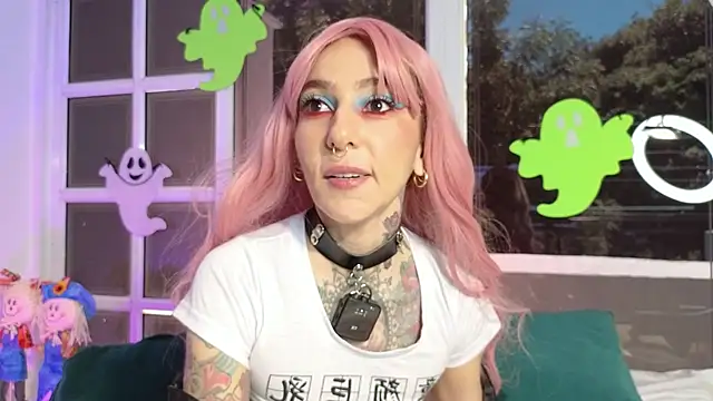 Evangelyne 1 online show from 10/26/25, 04:13