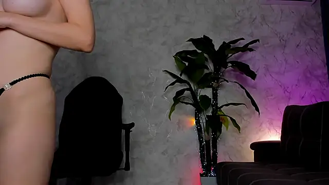 Emma7 online show from 11/02/25, 02:14