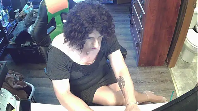 Snapshot of EricaPantyhose chatting on 12/04/25, 07:44 EricaPantyhose online show from 12/04/25, 07:44