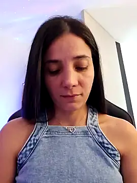 miaeyes online show from 12/31/24, 04:46