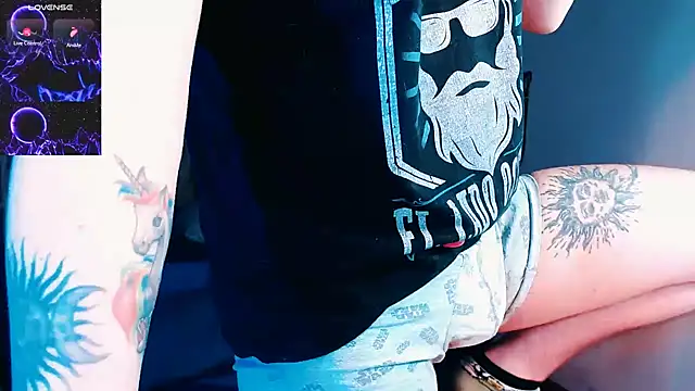 Marieblueeyes online show from 11/17/25, 10:54