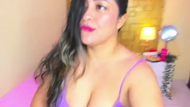 Snapshot of Julia_Haye chatting on 05/17/26, 03:15 Julia Haye online show from 05/17/26, 03:15