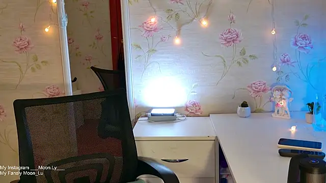 sinnamon  online show from 11/05/25, 03:45