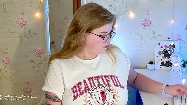 sinnamon  online show from 11/22/25, 03:11