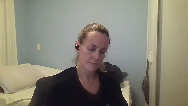 Annylove1 online show from 10/18/25, 12:13