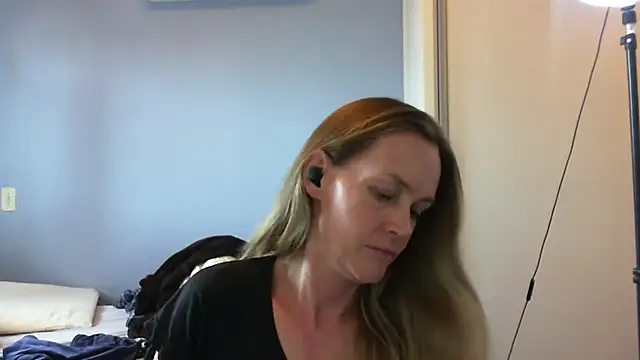 Annylove1 online show from 10/29/25, 03:47