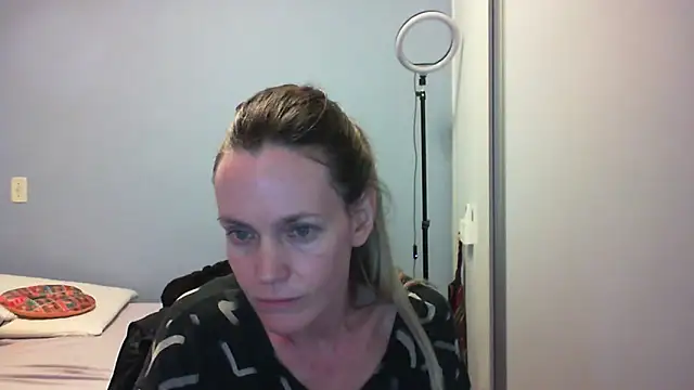 Annylove1 online show from 10/31/25, 12:11