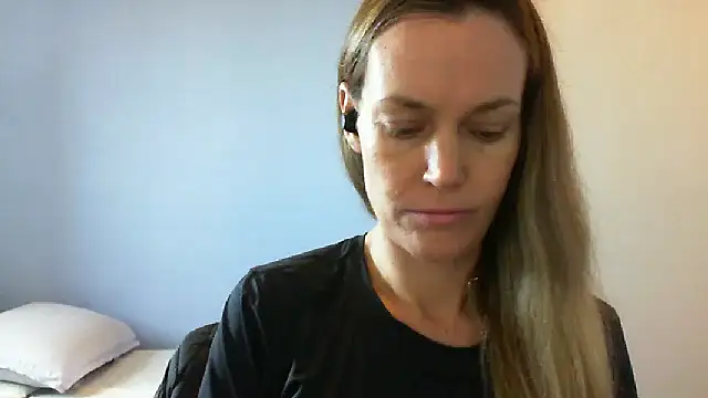 Annylove1 online show from 11/19/25, 10:48