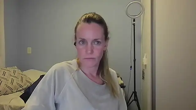 Annylove1 online show from 11/29/25, 12:13