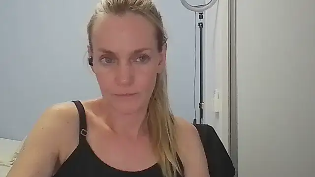 Annylove1 online show from 02/18/26, 12:17