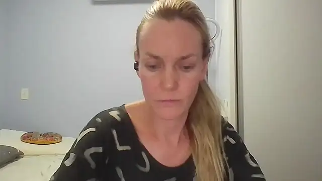 Annylove1 online show from 04/10/26, 12:16