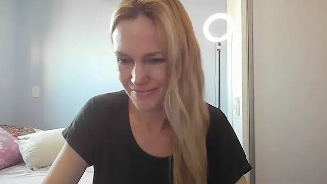 Annylove1 online show from 04/16/26, 12:06