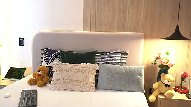 KalaBeckett  online show from 04/15/26, 07:58