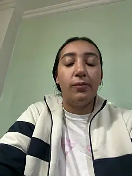 Snapshot of Hannahoff chatting on 02/01/25, 04:14 Hannahoff online show from 02/01/25, 04:14