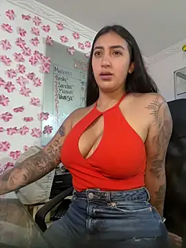 Snapshot of Hannahoff chatting on 02/02/25, 03:32 Hannahoff online show from 02/02/25, 03:32