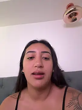 Snapshot of Hannahoff chatting on 02/14/25, 06:08 Hannahoff online show from 02/14/25, 06:08