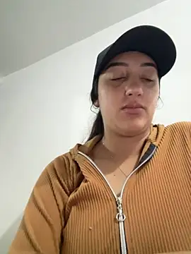 Snapshot of Hannahoff chatting on 09/19/25, 03:08 Hannahoff online show from 09/19/25, 03:08