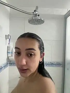 Snapshot of Hannahoff chatting on 11/16/25, 10:04 Hannahoff online show from 11/16/25, 10:04