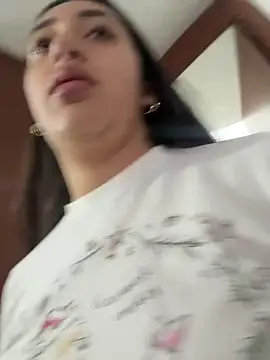 Snapshot of Hannahoff chatting on 11/22/25, 07:13 Hannahoff online show from 11/22/25, 07:13