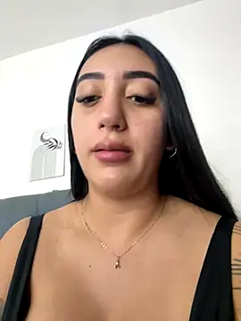 Snapshot of Hannahoff chatting on 11/26/25, 01:06 Hannahoff online show from 11/26/25, 01:06