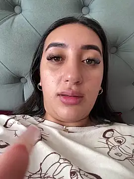 Snapshot of Hannahoff chatting on 12/14/25, 06:12 Hannahoff online show from 12/14/25, 06:12