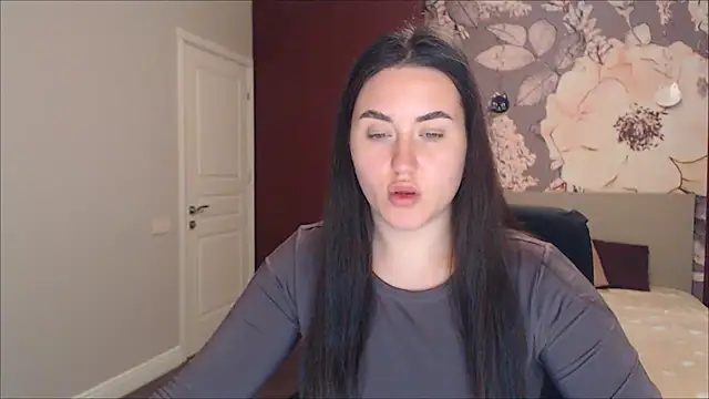 Snapshot of Roxie_Bradley chatting on 12/27/24, 08:56 Roxie Bradley online show from 12/27/24, 08:56