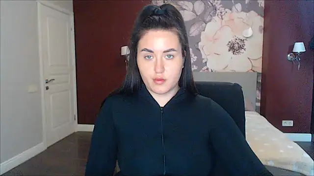 Snapshot of Roxie_Bradley chatting on 01/17/25, 09:39 Roxie Bradley online show from 01/17/25, 09:39